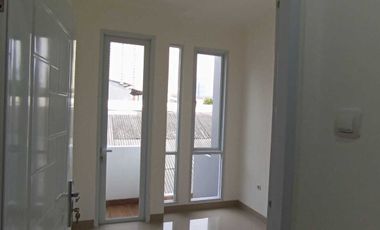Rumah Mewah 2Lantai SHM Matraman Jakarta Timur