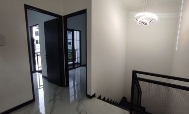 RUMAH BARU DEKAT PLAZA BINTARO JAYA DAN STASIUN PONDOK RANJI