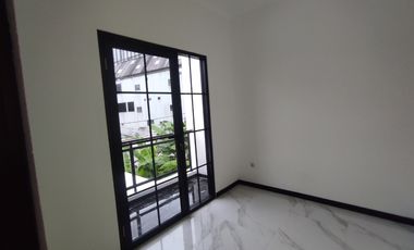 RUMAH BARU DEKAT PLAZA BINTARO JAYA DAN STASIUN PONDOK RANJI