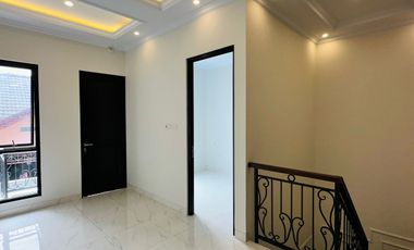 Rumah Dalam Cluster Lenteng agung Dekat Stasiun KRL