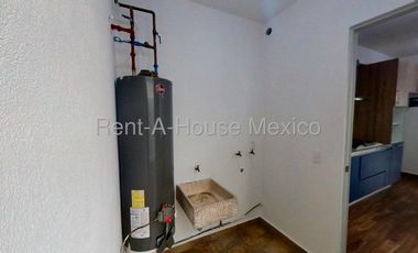 Casa en Venta en Las Canteras, Huixquilucan JL 26-158.