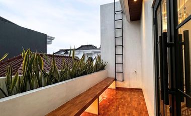 Rumah Modern Classic dalam cluster dekat Cilandak KKO