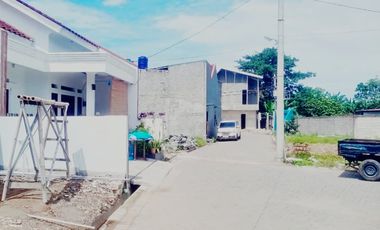 DI JUAL RUMAH DI DEPOK. TIPE 55/ Tanah 81M2.DEKAT TOL KUKUSAN+ST.DEPOK BARU
