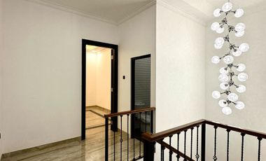 Rumah 2 M an dalam Townhouse Premium Di Dekat Ragunan