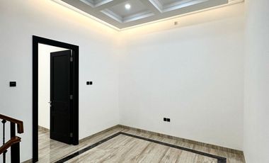 Rumah 2 M an dalam Townhouse Premium Di Dekat Ragunan