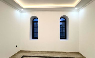 Rumah 2 M an dalam Townhouse Premium Di Dekat Ragunan