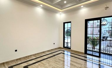 Rumah 2 M an dalam Townhouse Premium Di Dekat Ragunan