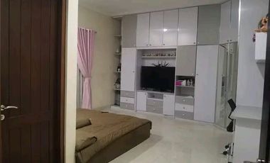 Dijual Rumah Mewah 3 Lantai  Furnished Pool di Banjar Wijaya Tangerang