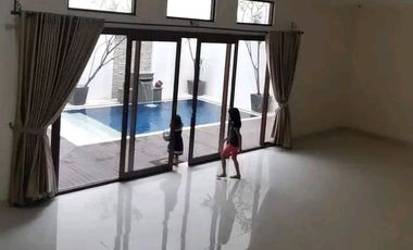 Dijual Rumah Mewah 3 Lantai  Furnished Pool di Banjar Wijaya Tangerang