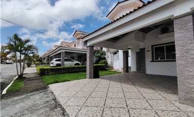 Casa en venta en Costa Verde - P.H. Versalles Oeste (DR)