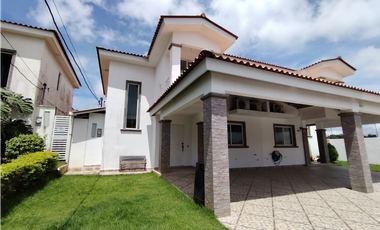 Casa en venta en Costa Verde - P.H. Versalles Oeste (DR)