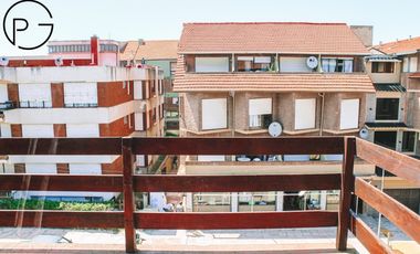 Amplio departamento a una cuadra del mar