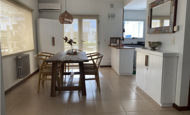 Triplex 4 ambientes con pileta