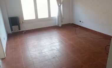DEPARTAMENTO 2 AMBIENTES. LURO Y 180