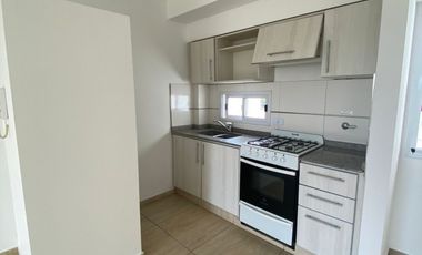 ALQUILER - MONONAMBIENTE CON BALCON - CASEROS -