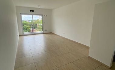 ALQUILER - MONONAMBIENTE CON BALCON - CASEROS -