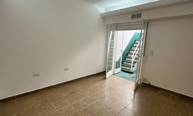 PH 3 AMBIENTES CON PATIO Y TERRAZA EN ALQUILER - BOLIVIA 2100 - LANUS OESTE