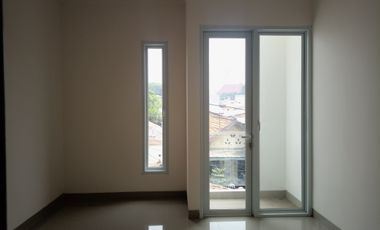 Rumah 2 Lantai Mewah moderen Dekat Kantor Pos Johar baruJakarta pusat