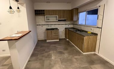 ALQUILER HERMOSO DUPLEX DE CATEGORIA: CON 2 DORMITORIOS, PATIO Y GARAGE CON PORTON AUTOMATICO, ACHUPALLAS 1045 ESQ CONDARCO -TEMPERLEY-
