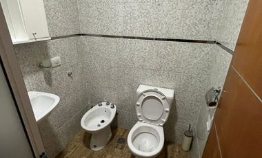 ALQUILER HERMOSO DUPLEX DE CATEGORIA: CON 2 DORMITORIOS, PATIO Y GARAGE CON PORTON AUTOMATICO, ACHUPALLAS 1045 ESQ CONDARCO -TEMPERLEY-