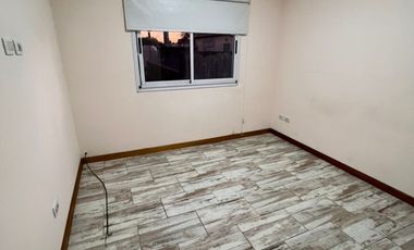 ALQUILER HERMOSO DUPLEX DE CATEGORIA: CON 2 DORMITORIOS, PATIO Y GARAGE CON PORTON AUTOMATICO, ACHUPALLAS 1045 ESQ CONDARCO -TEMPERLEY-