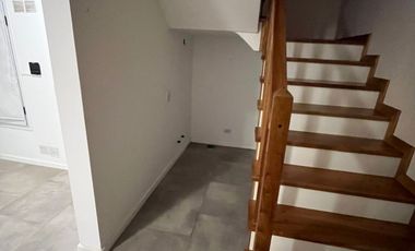 ALQUILER HERMOSO DUPLEX DE CATEGORIA: CON 2 DORMITORIOS, PATIO Y GARAGE CON PORTON AUTOMATICO, ACHUPALLAS 1045 ESQ CONDARCO -TEMPERLEY-