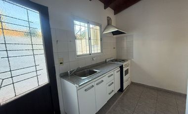 ALQUILER DUPLEX DOS AMBIENTES CON PATIO PROPIO