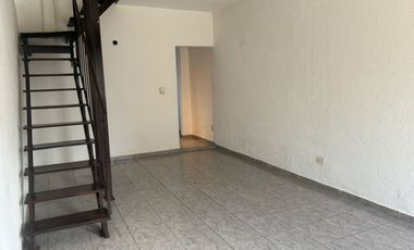 ALQUILER DUPLEX DOS AMBIENTES CON PATIO PROPIO