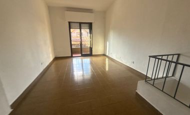 ALQUILER DUPLEX DOS AMBIENTES CON PATIO PROPIO