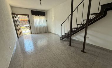 ALQUILER DUPLEX DOS AMBIENTES CON PATIO PROPIO