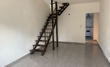 ALQUILER DUPLEX DOS AMBIENTES CON PATIO PROPIO