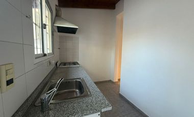 ALQUILER DUPLEX DOS AMBIENTES CON PATIO PROPIO