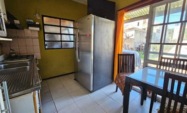 Venta de lote con casa a reciclar en Ezpeleta.