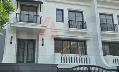 RUMAH BRAND NEW AMERICAN DI PERMATA BUANA JAKARTA BARAT