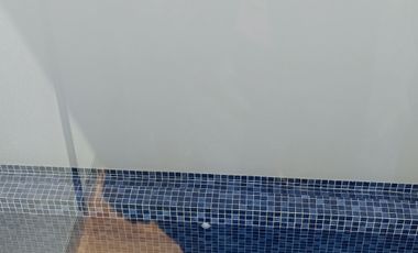 Di jual rumah 3 lantai full furnish + kolam renang pribadi