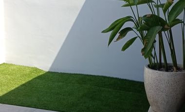 Di jual rumah 3 lantai full furnish + kolam renang pribadi