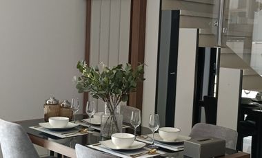 Di jual rumah 3 lantai full furnish + kolam renang pribadi