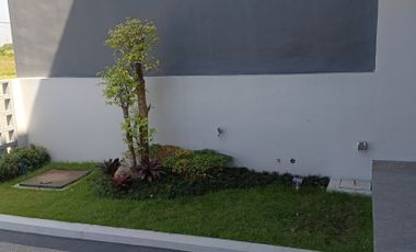 Di jual rumah 3 lantai full furnish + kolam renang pribadi