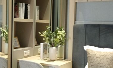 Di jual rumah 3 lantai full furnish + kolam renang pribadi