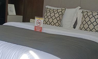 Di jual rumah 3 lantai full furnish + kolam renang pribadi