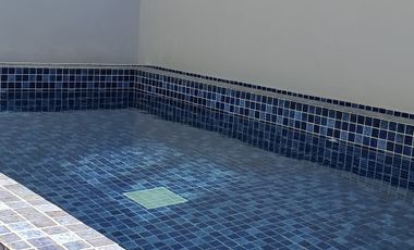 Di jual rumah 3 lantai full furnish + kolam renang pribadi