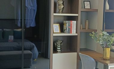 Di jual rumah 3 lantai full furnish + kolam renang pribadi