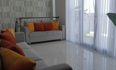 Di jual rumah 3 lantai full furnish + kolam renang pribadi