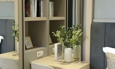 Di jual rumah 3 lantai full furnish + kolam renang pribadi