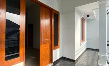 JUAL RUMAH SIAP PAKAI AREA PURBAYAN GENTAN , DEKAT LAWEYAN, PURWOSARI