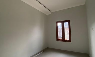 JUAL RUMAH SIAP PAKAI AREA PURBAYAN GENTAN , DEKAT LAWEYAN, PURWOSARI
