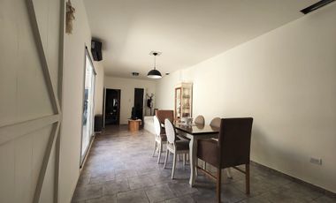 CASA EN VENTA, EN BERNAL RECICLADA Y CASA ANTIGUA