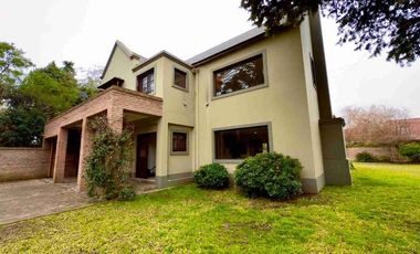 Casa en venta City Bell 4 dormitorios Pileta