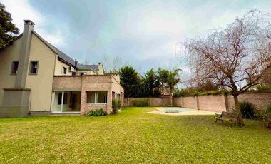 Casa en venta City Bell 4 dormitorios Pileta