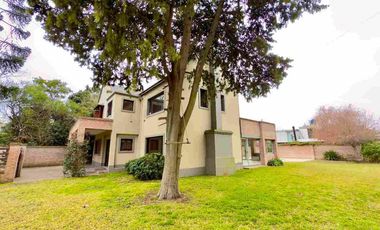 Casa en venta City Bell 4 dormitorios Pileta